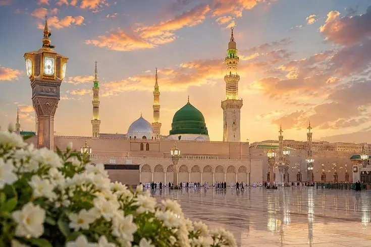 Al-Masjid an-Nabawi and the Green Dome in Madinah at sunset